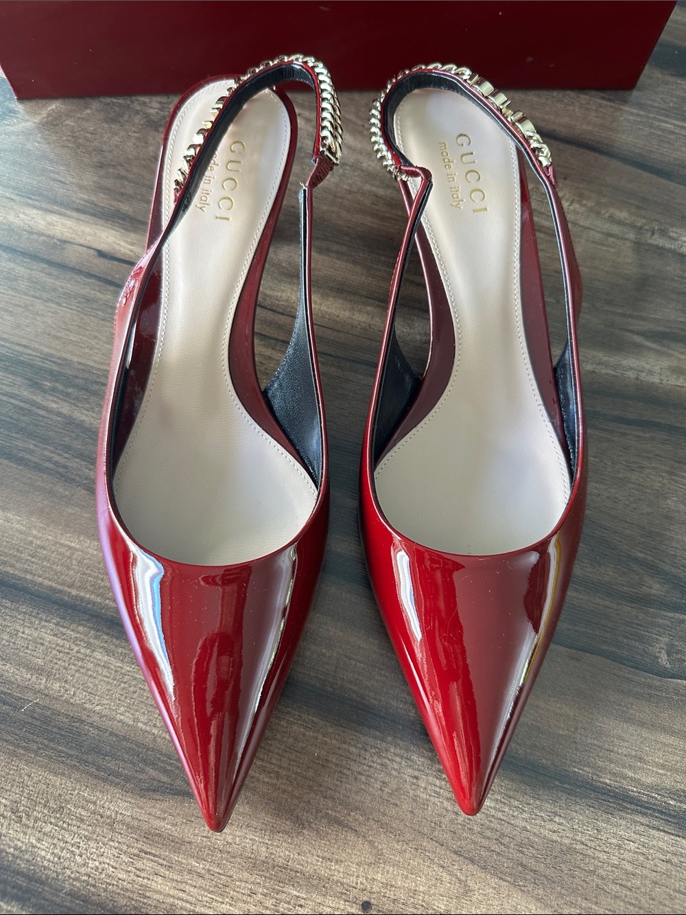 Gucci Signoria Burgundy Patent Leather Slingback Pumps with Gold Chain - Picture 5 of 10